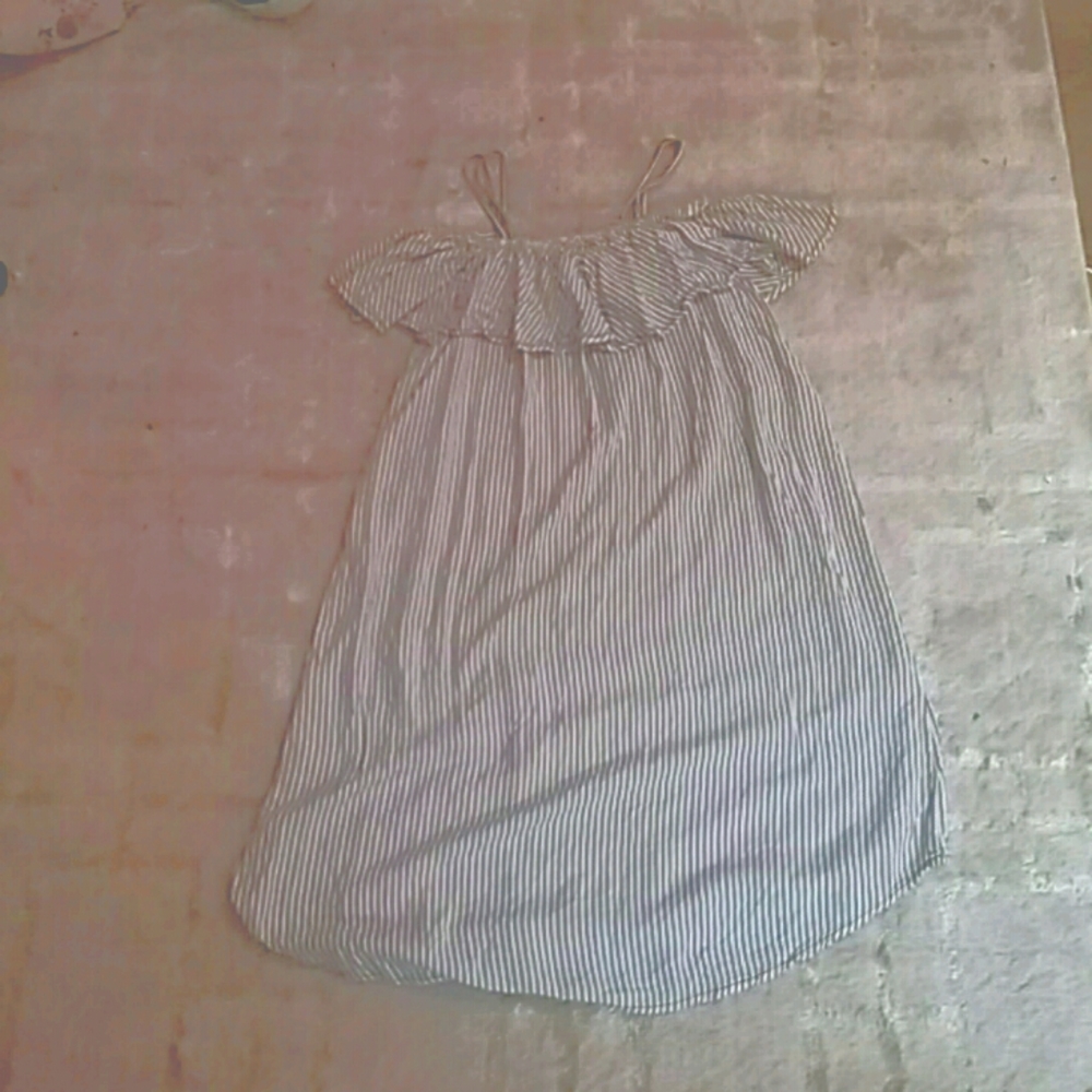 Off shoulder scrunched/ on shoulder dress